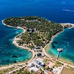 Sunny Ili Near Amfiteatar * Pula