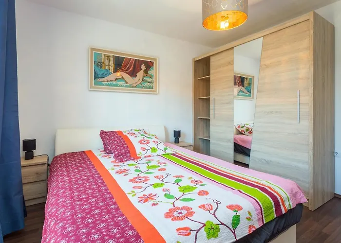 Apartament Sunny Ili Near Amfiteatar