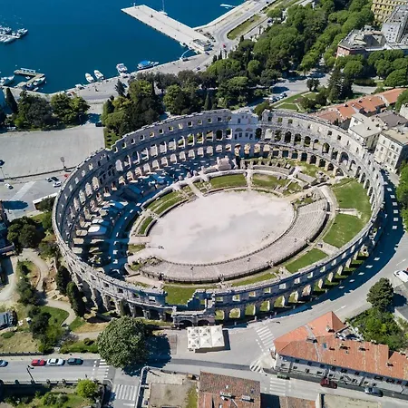 Sunny Ili Near Amfiteatar Pula