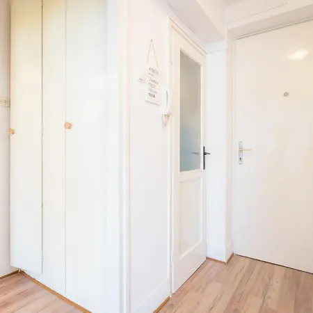 Sunny Ili Near Amfiteatar