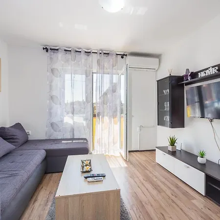 Apartamento Sunny Ili Near Amfiteatar Pula