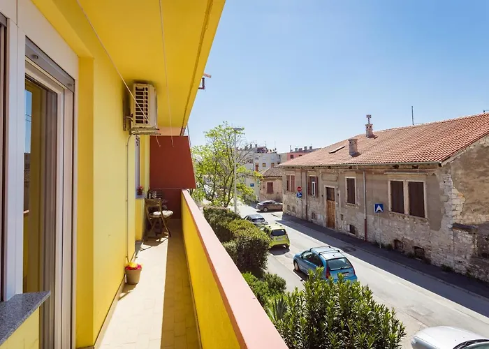Sunny Ili Near Amfiteatar Apartment
